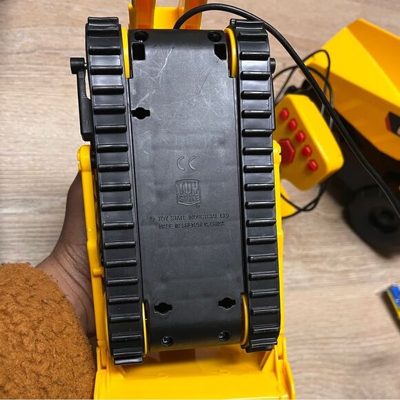 (3) Lot of 3 Caterpillar CAT Trucks - Picture 4 of 13